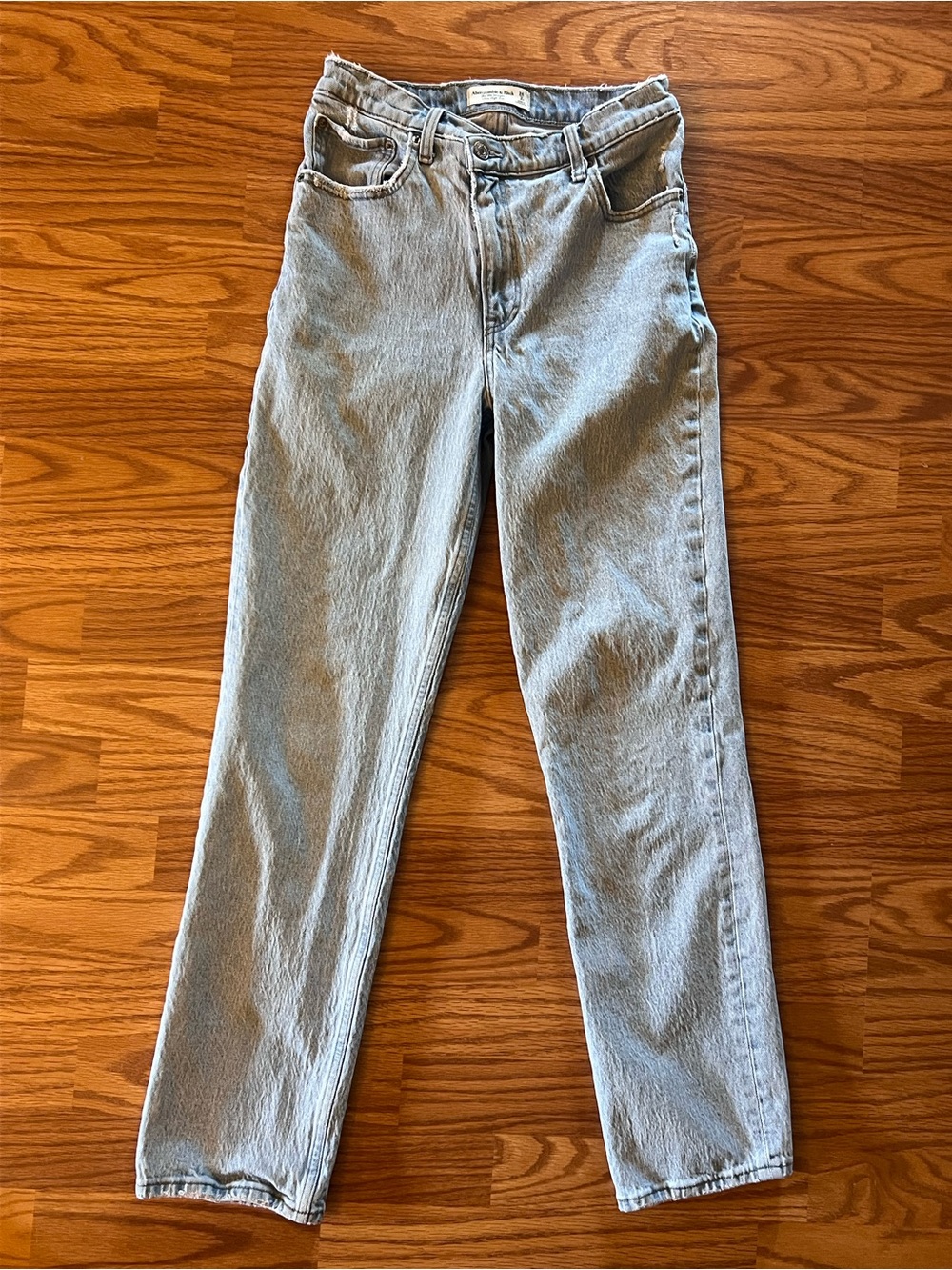 Abercrombie & Fitch Light Wash Womans The ‘90s Straight Ultra High Rise Jeans